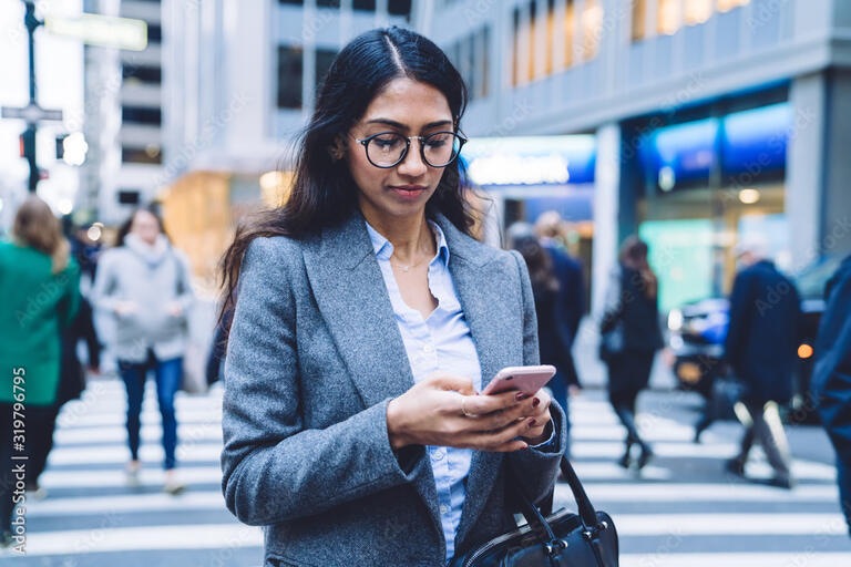 Femme Affaires Lunette Veste Mobile