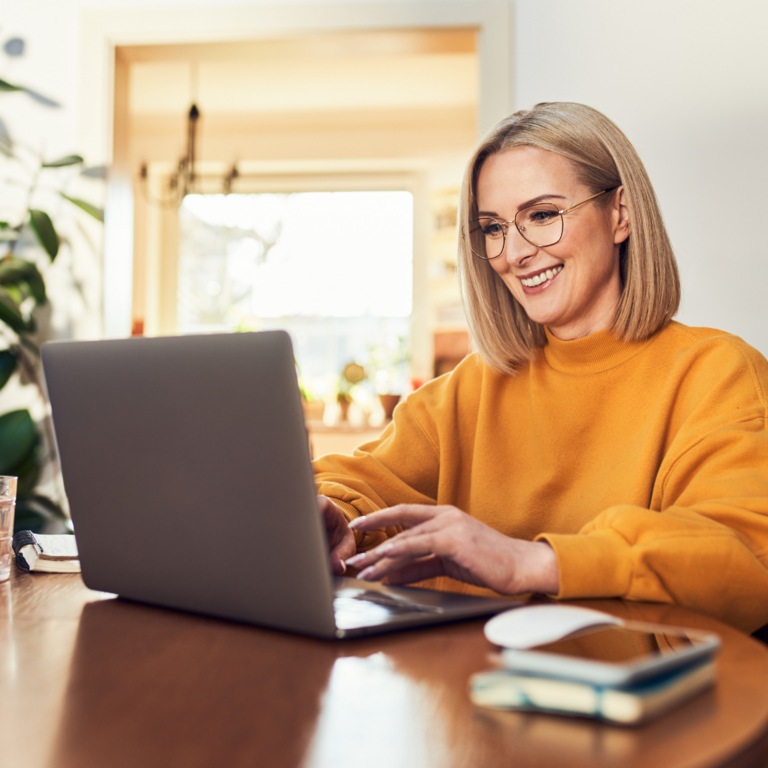 Femme lunette portable