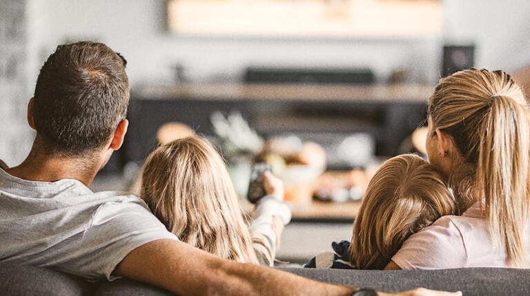 famille salon 1072*600