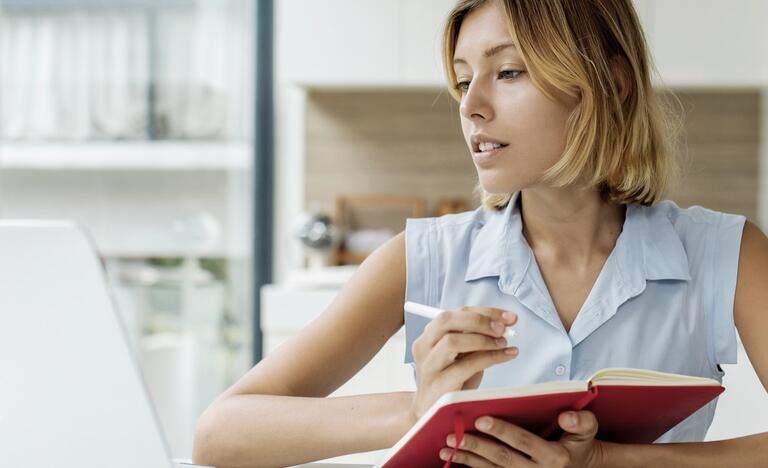 livre femme 1072x653