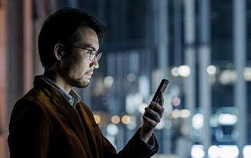 man glasses night 360 x 227