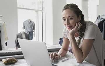 woman shop clothes laptop