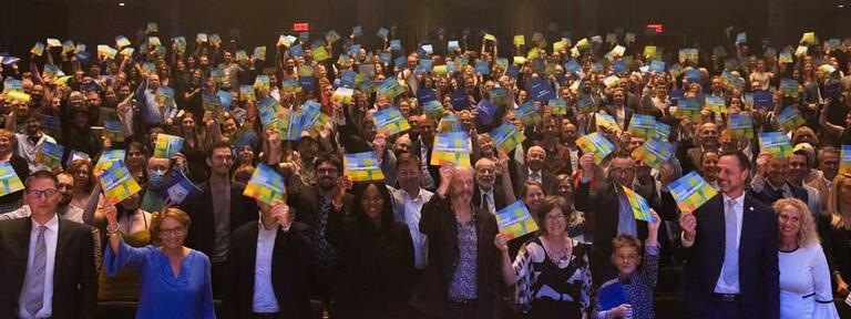 foule gens Québécor Vidéotron Affaires