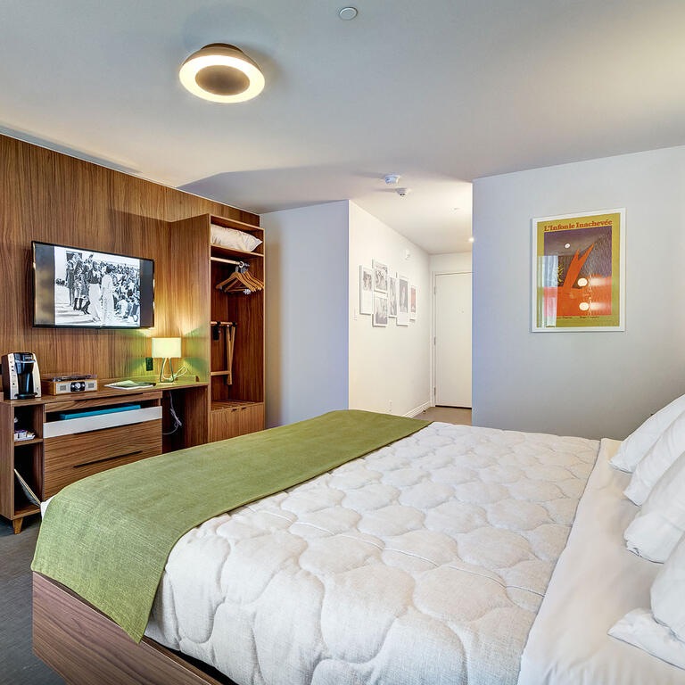 chambre hôtel lit télévision Place d'Youville